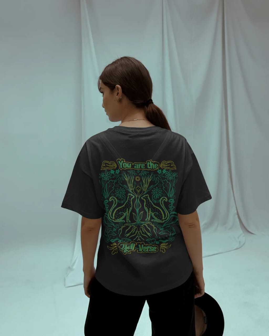 The यूनी-Vesrse Print Tee