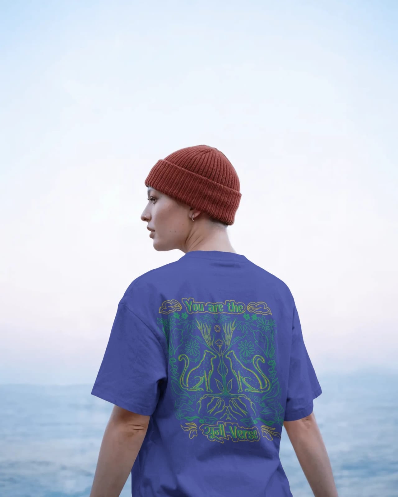 The यूनी-Vesrse Print Tee